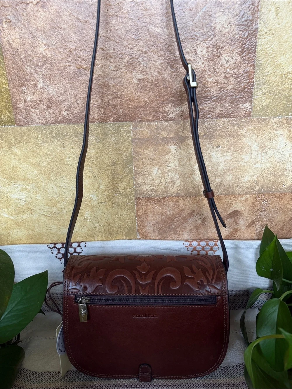 NEW Gianni Conti Italian Leather Embossed Floral Compartment Crossbody Saddle